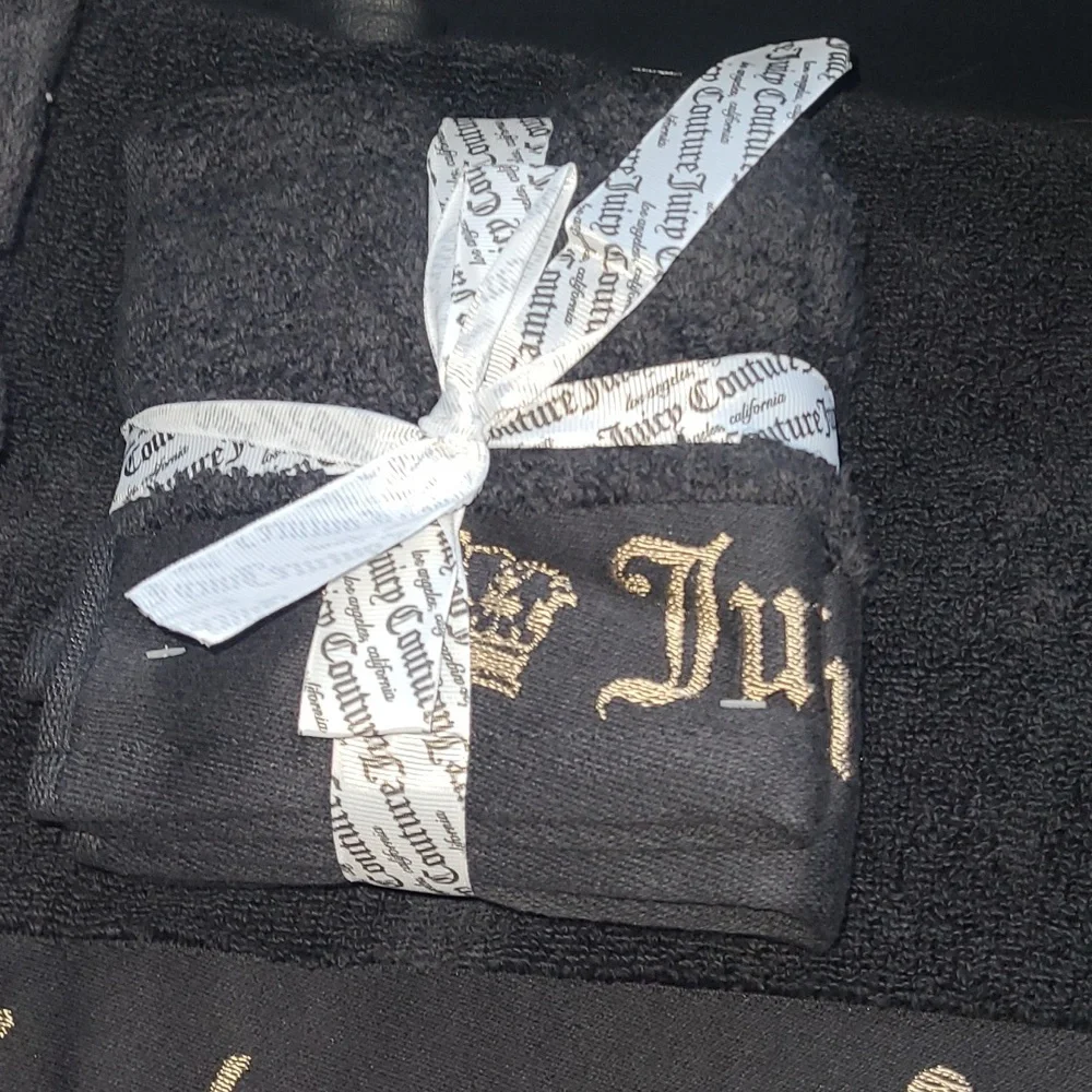 Juicy Couture Black and Gold Towel Set - Picture 11 of 12